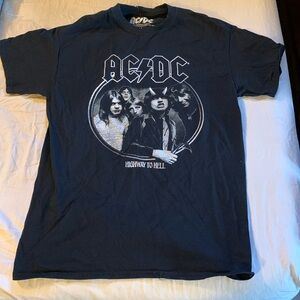 Black men’s medium AC/DC T-shirt